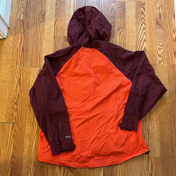 LL Bean Women’s Rain Jacket - Picture 3 of 3